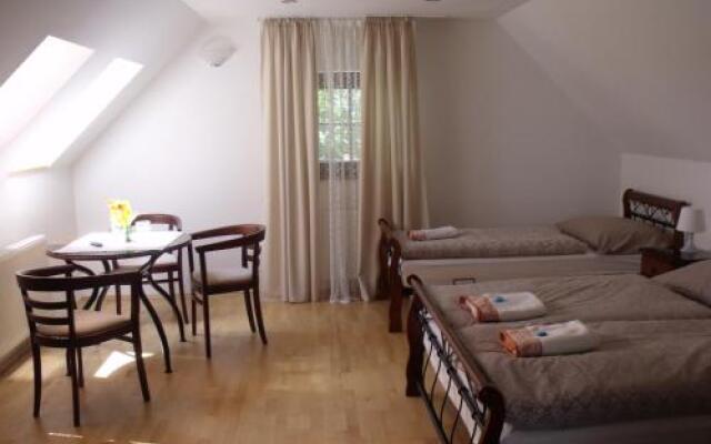 Guest House Tri Korunky