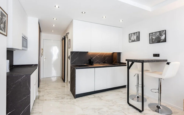 Large Studio Apartment With Terrace and sea View