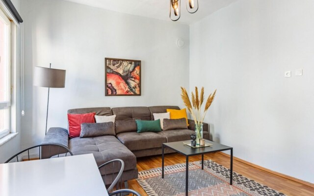 Flat Within Walking Distance to Istiklal Street