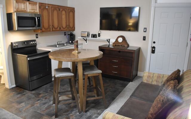 Silver Horseshoe Inn