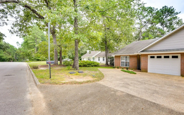 Tranquil Thomasville Retreat w/ Deck + Dining Area