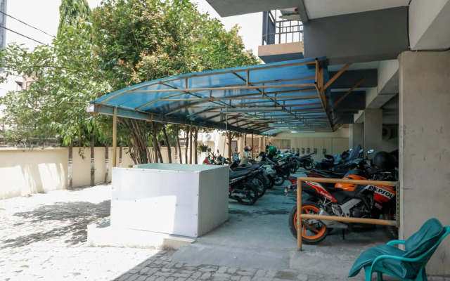RedDoorz Plus near Ciputra World Kuningan 2