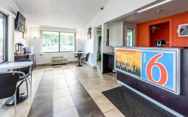 Motel 6 Mansfield, OH