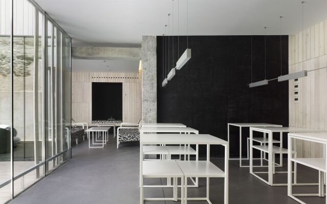 Moure Hotel