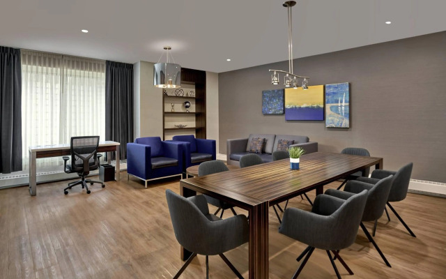 Delta Hotels by Marriott Edmonton Centre Suites