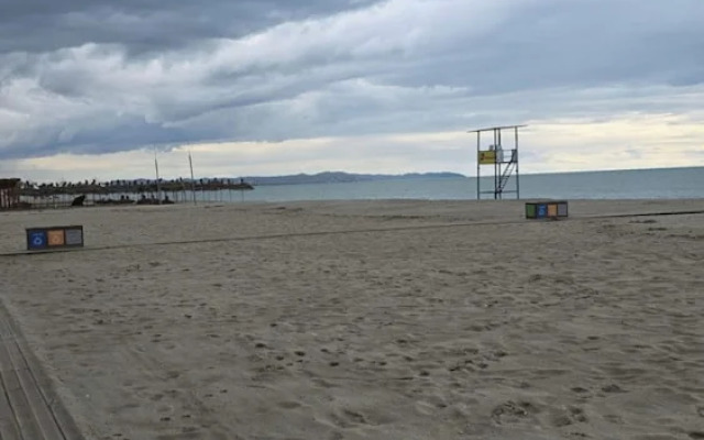 Tirent Apartment - Cozy Bedrooms Stay by Golem Beach.