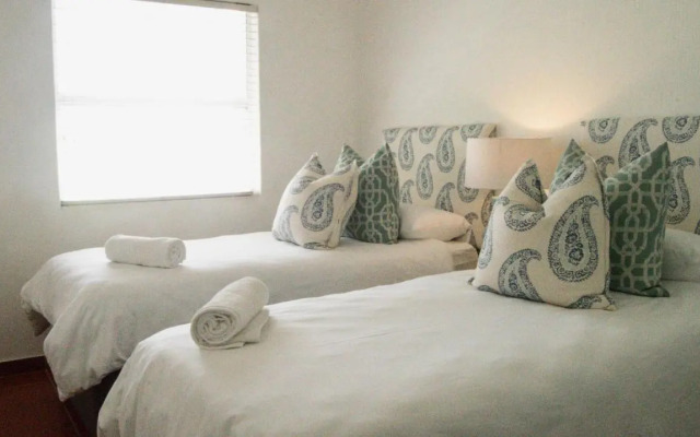 Palm Cove - 16 Chakas Cove, Literally on the Beach