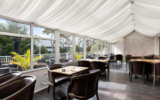 Abbey Sands Hotel