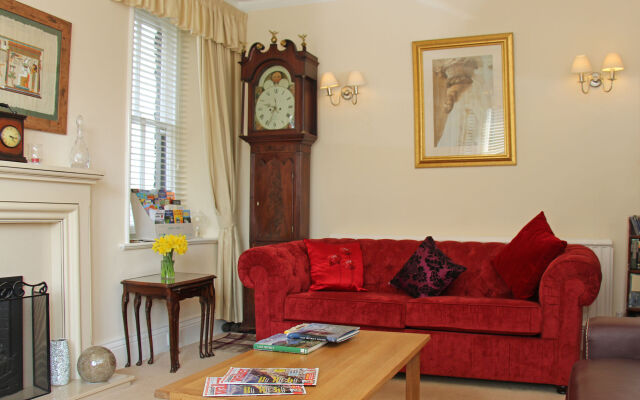 St John's Lodge (incl off-site health club)