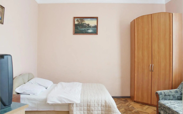 Апартаменти біля Форуму, Високий замок вул. Богдана Хмельницького 61