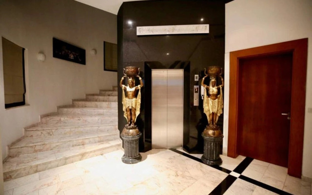 Thaillywood Luxury Palace Unique In Pattaya