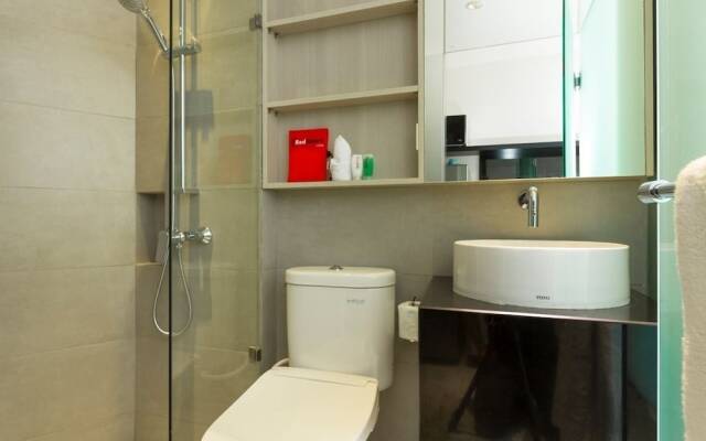 RedDoorz Plus near Perbanas