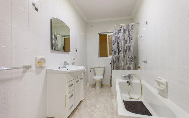 Pool and Sea, charming Merill Apart 2