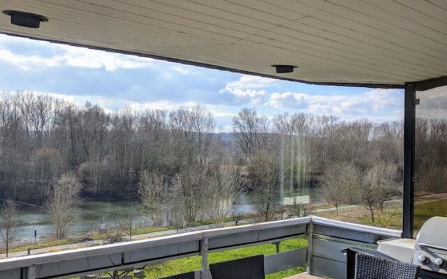 Apartmenthaus am Rhein