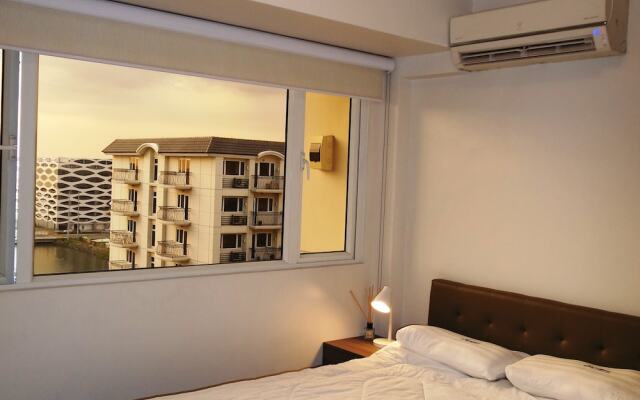 SoleMare Parksuites-April