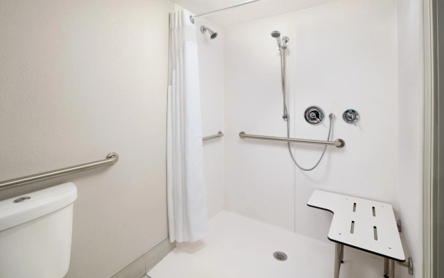 Holiday Inn Express & Suites Atlanta - Tucker Northlake by IHG