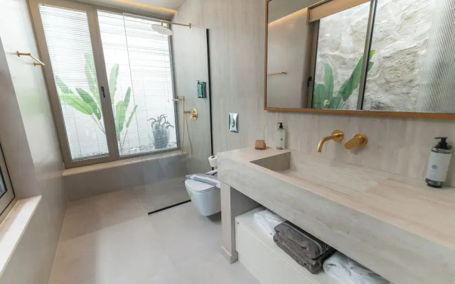 Akres Luxury Sea View Villas