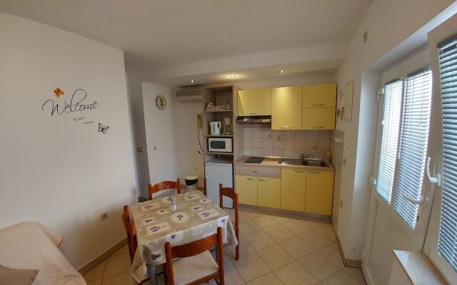 Apartment Nadica - free parking A3 Nin, Zadar riviera