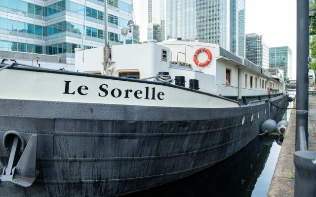 Luxury Canary Wharf House Boat Room 1