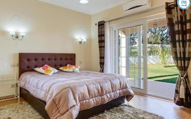 Villa Mikael - Free Wi-Fi - Aircon - Private Pool by bedzy