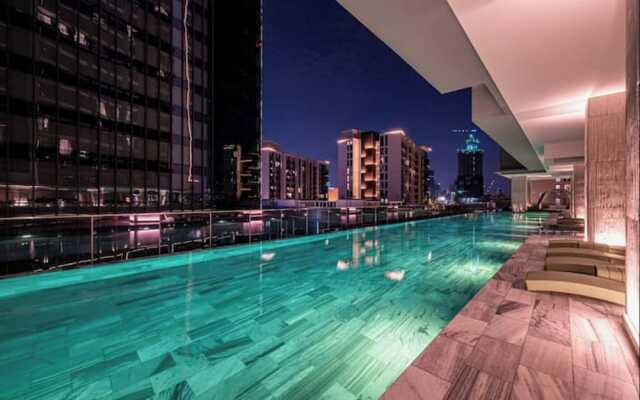 The Crest Residence Luxury by Metropole