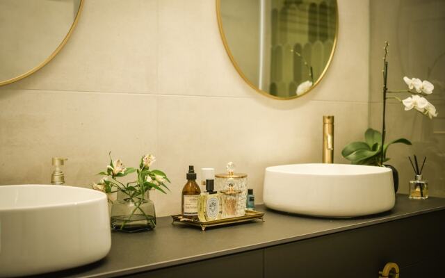 Sophisticated Tel Aviv Retreat 1BR Apt
