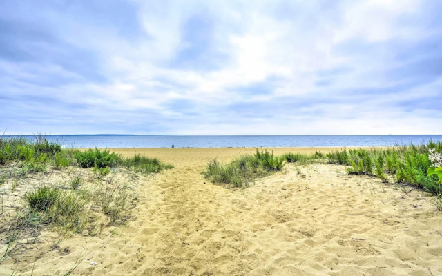 Family-friendly Keansburg Home: Walk to Beach!