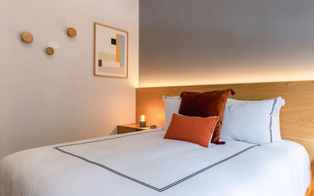 Beautifully Designed, Hi Tech Apt in La Condesa