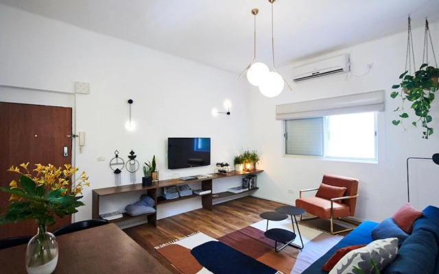 Designed Suite By The Beach