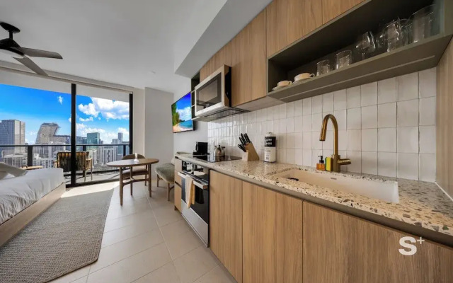 Sky High Stay Sleek Studio in Miami