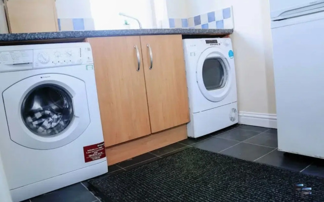 Beautiful 5-bed House Roker Beach