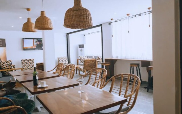 Elogia Hotel
