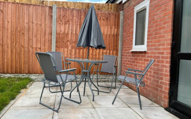 Large Family House With Garden Close to Birmingham