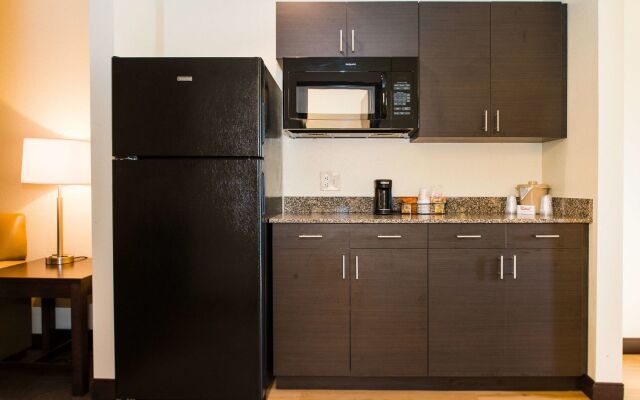 Red Roof Inn & Suites Omaha - Council Bluffs