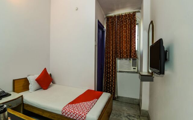 OYO 11732 Maharaja Inn