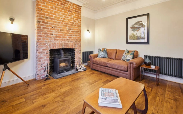 Host Stay Emerald Beach House