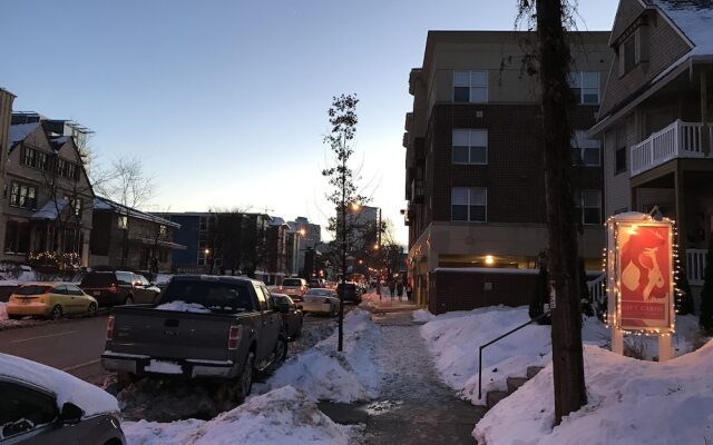 1 BR Apt Near Marquette University by Frontdesk