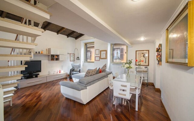 Large and Elegant 3 bed Flat in Central Location!