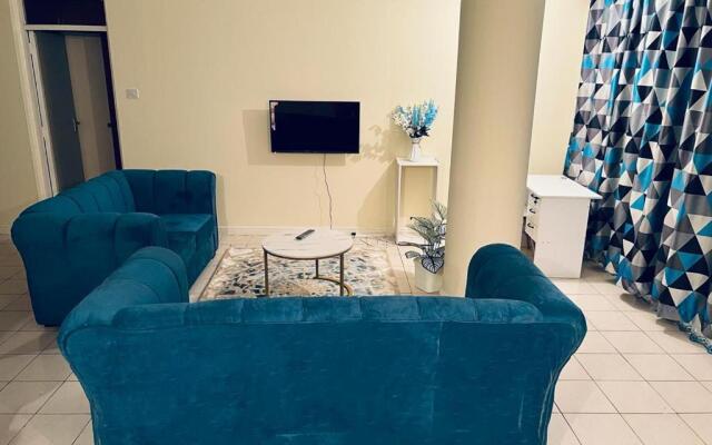 Swan Lakefront Apartment with High Speed WiFi,Netflix & Free Parking