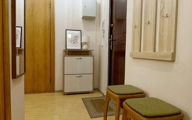 Apartments on the Avenue of Glory 40k6