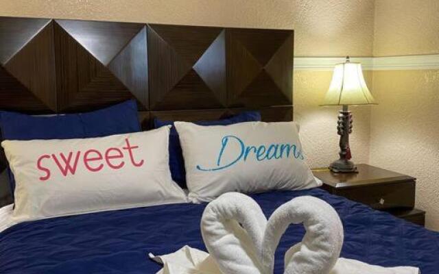 Your Cozy Spacious home with Heated Pool
