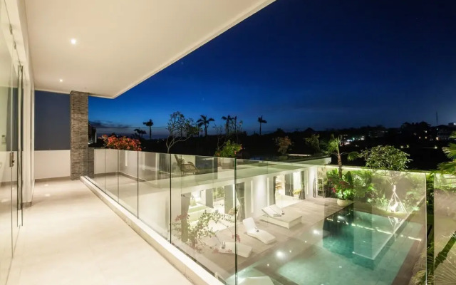 Captivating Villa Walk to the Beach