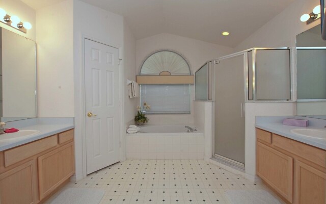 Greater Groves-4 Bedrooms home w/pool-5204GG