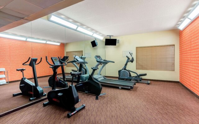La Quinta Inn & Suites Raleigh Cary