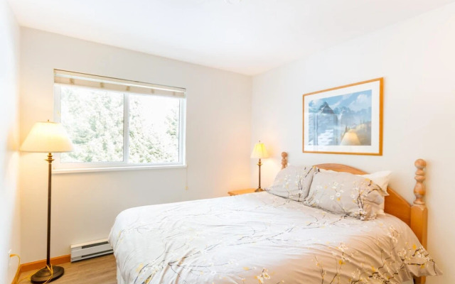 Fabulous Location Private Hot Tub, NO Car Needed, Sleeps 8