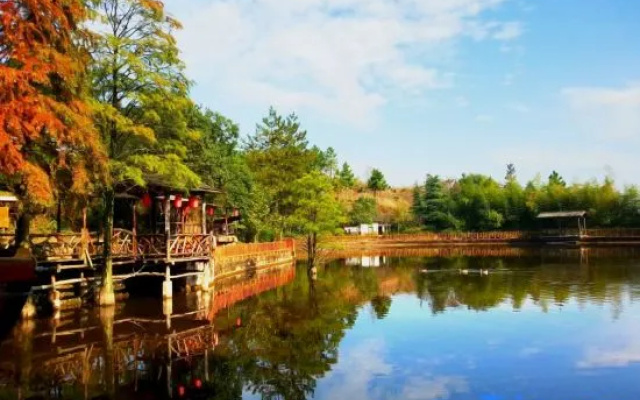 Wolong Riverside Manor