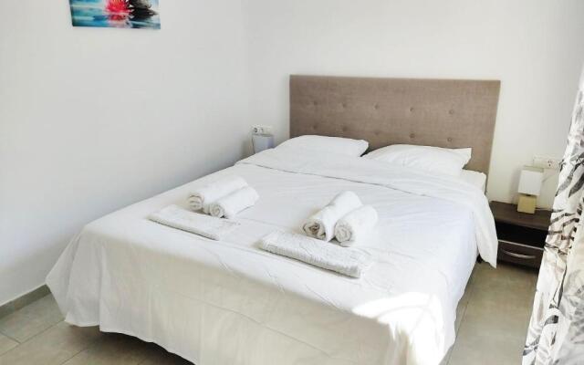 AVALON cosy apartments, minimal villas with shared swimming pool