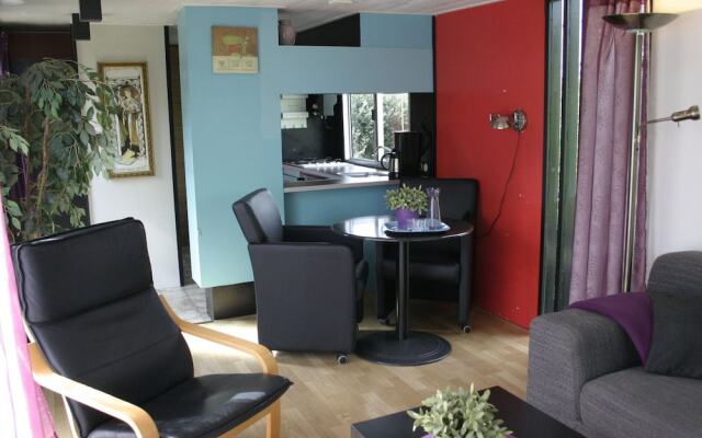 Tidy Chalet With gas Fireplace, in the Achterhoek