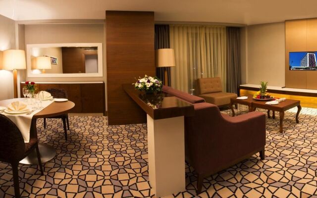 Royal Stay Palace Hotel