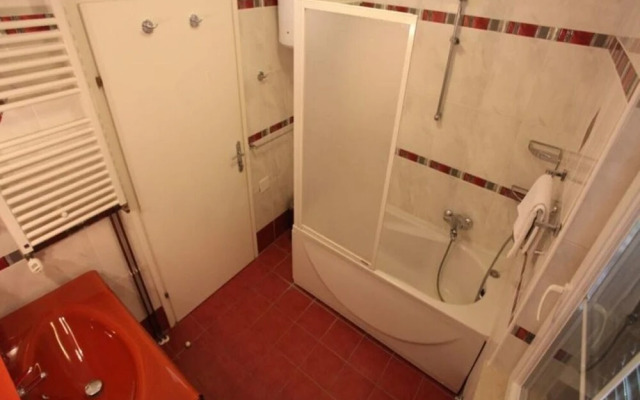 Viola - With Pool - A9